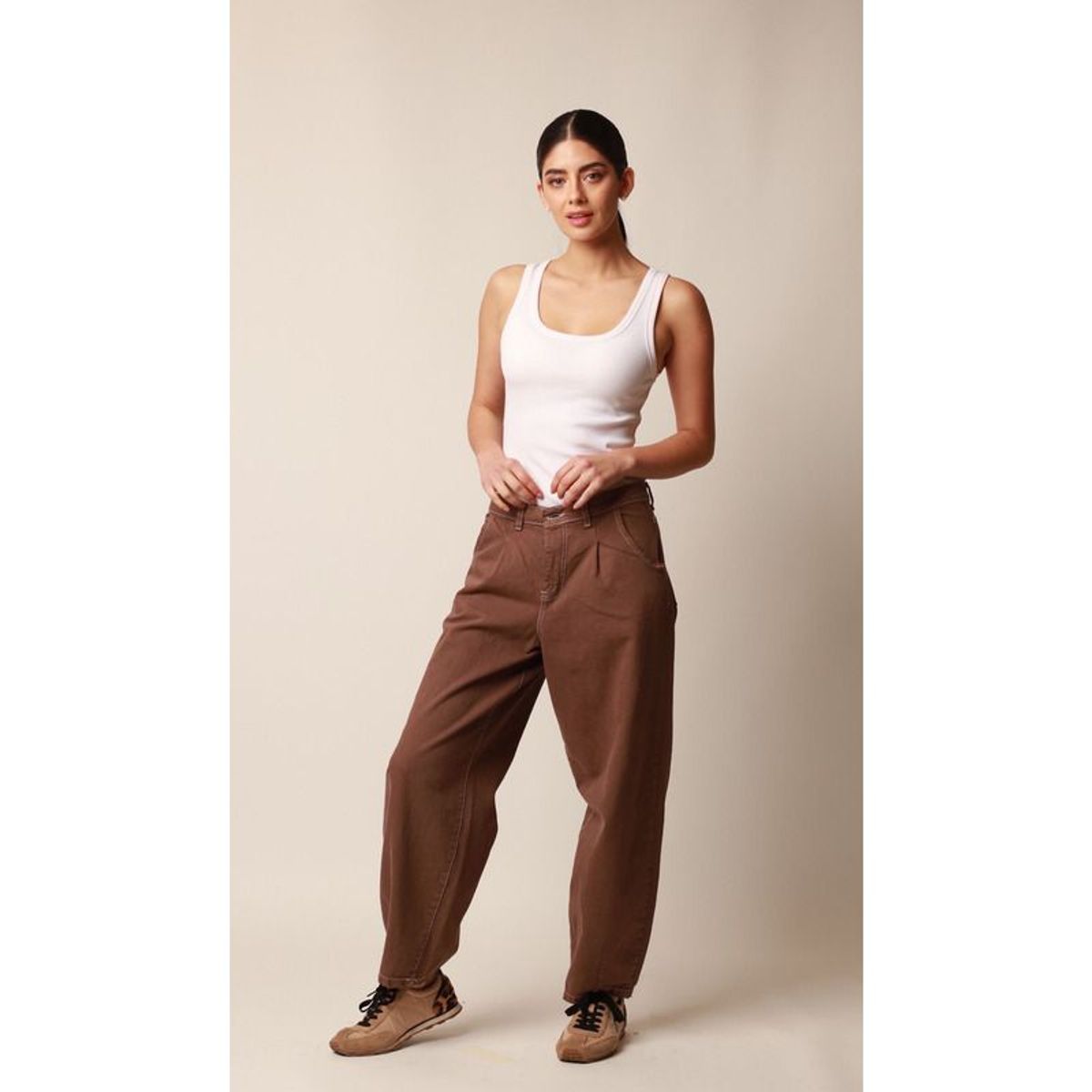 MOMCHIC - Jeans Globo Bia Café
