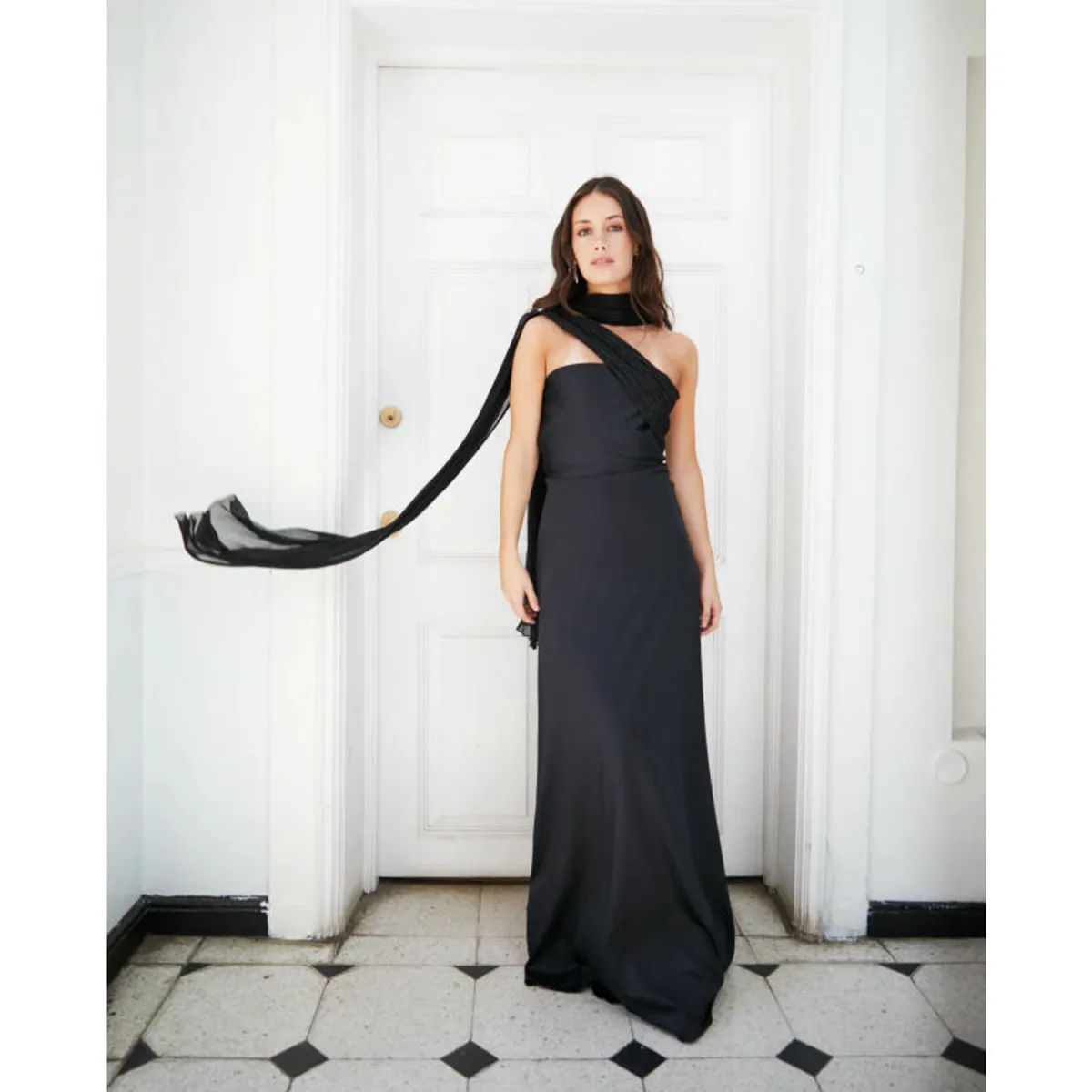 MI PLACARD - Vestido Largo de Fiesta Gabriela Lazos Transparentes Brillantes Negro