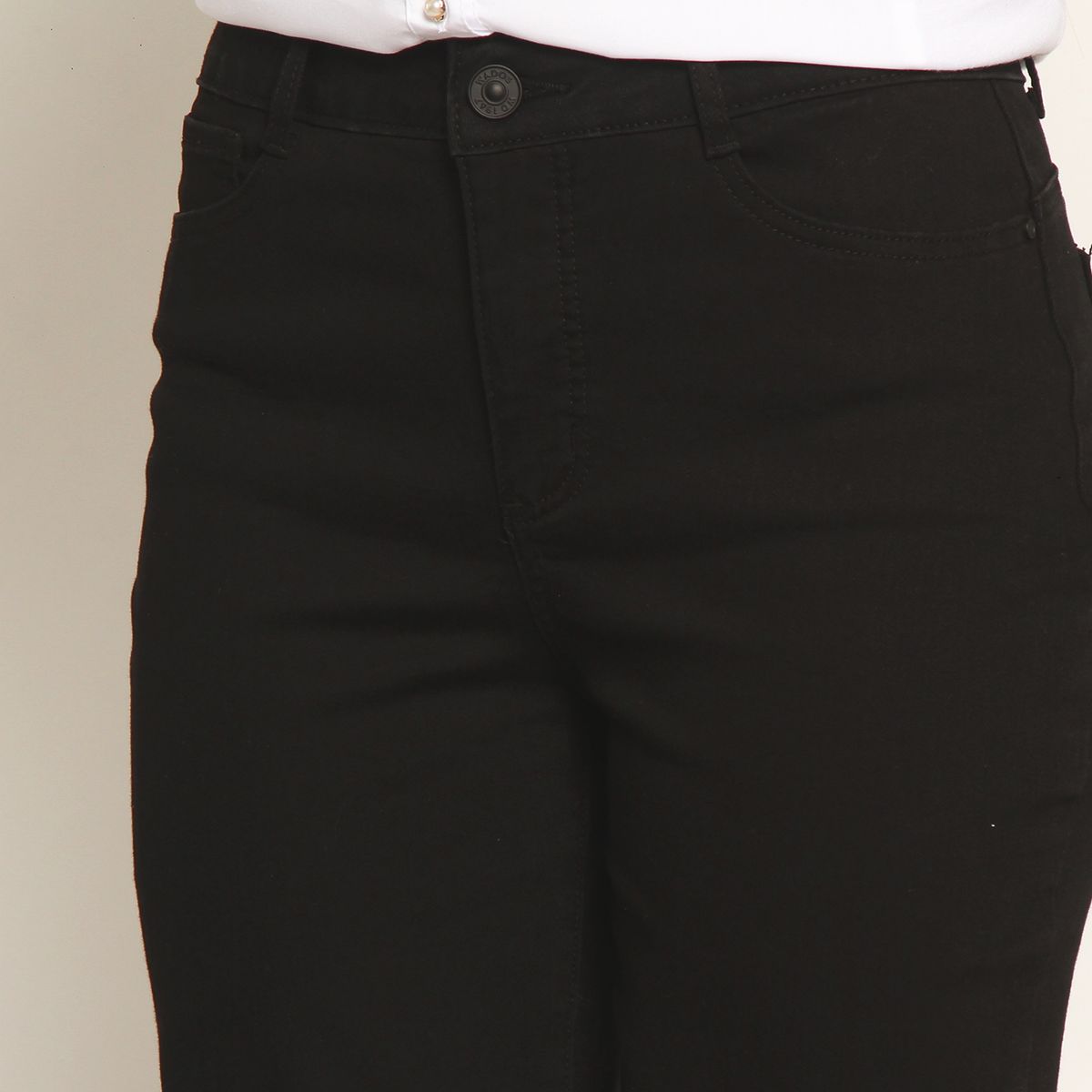 WADOS - JEANS MUJER RECTO TIRO ALTO PUSH IN PUSH UP PRETINA BASICA CON UN BOTON