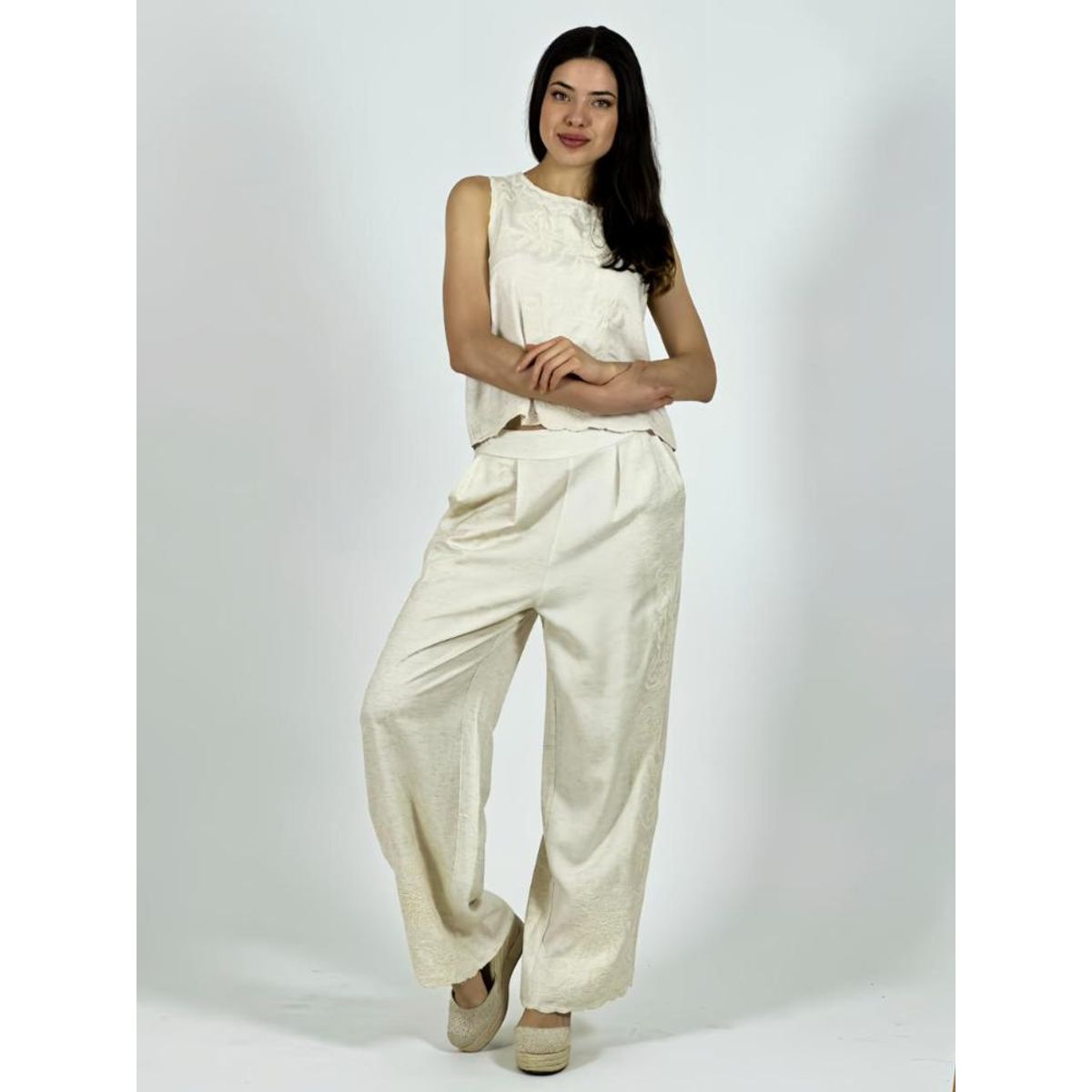ENIGMATICA BOUTIQUE - Conjunto de Lino Bordado