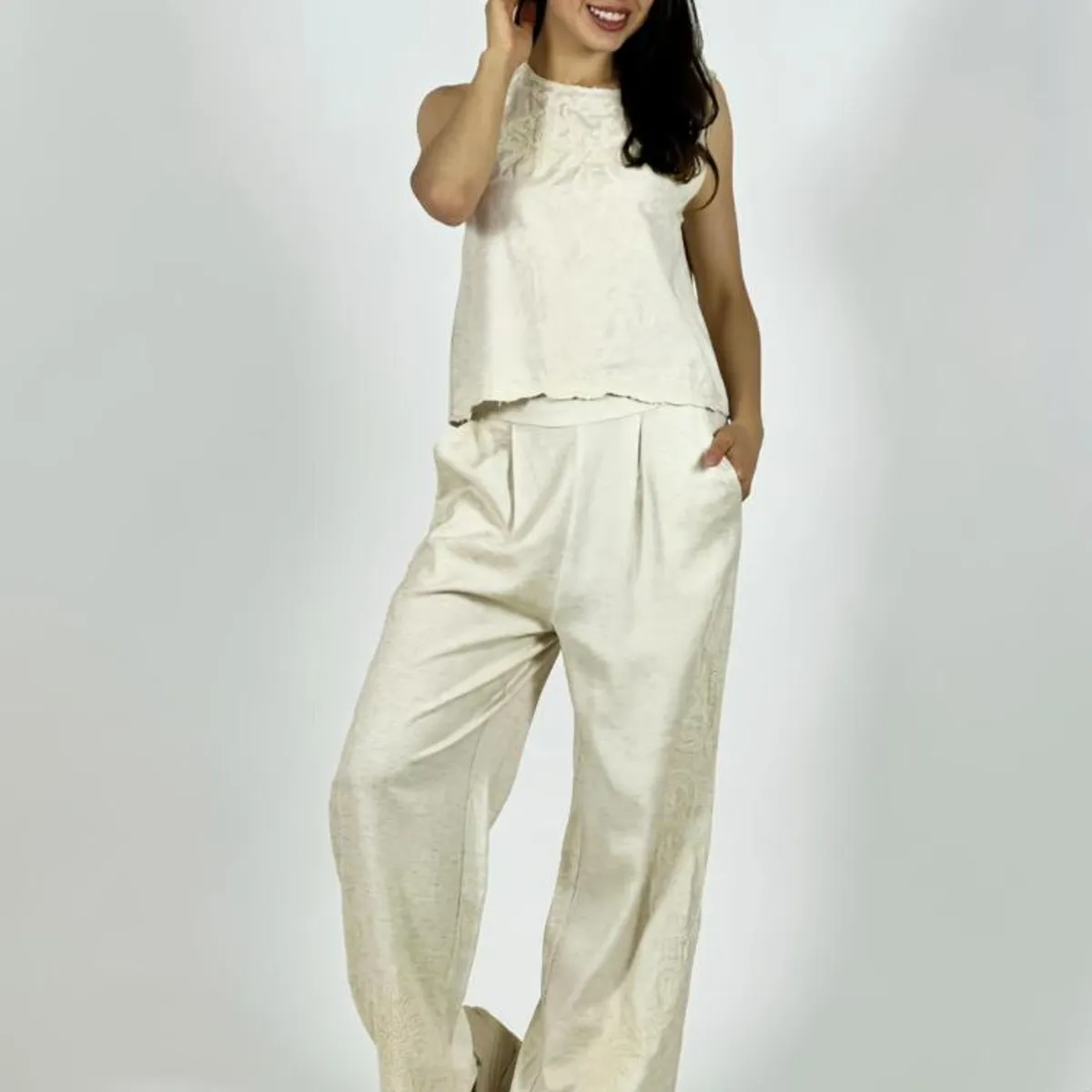 ENIGMATICA BOUTIQUE - Conjunto de Lino Bordado