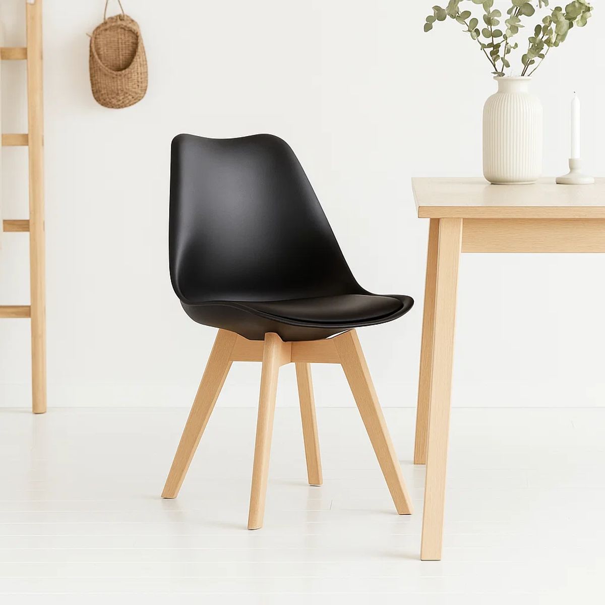 KLIK - Silla Tulip Acolchada - Negra