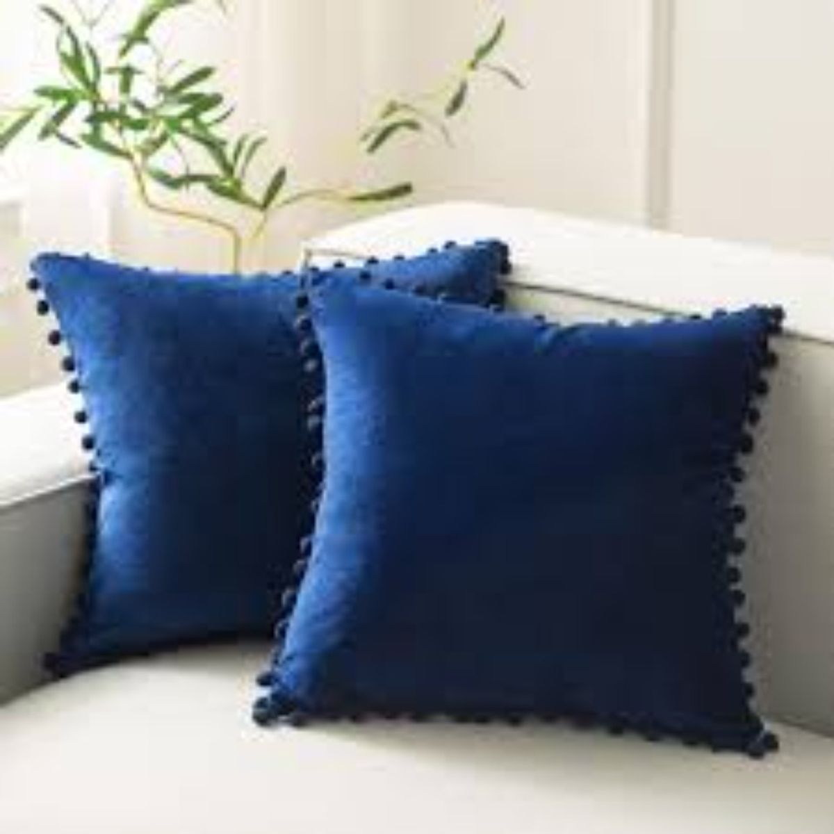 TODOHOGAR SANTIAGO DE CHILE - Set de 2 cojines de terciopelo con pompom - AZUL