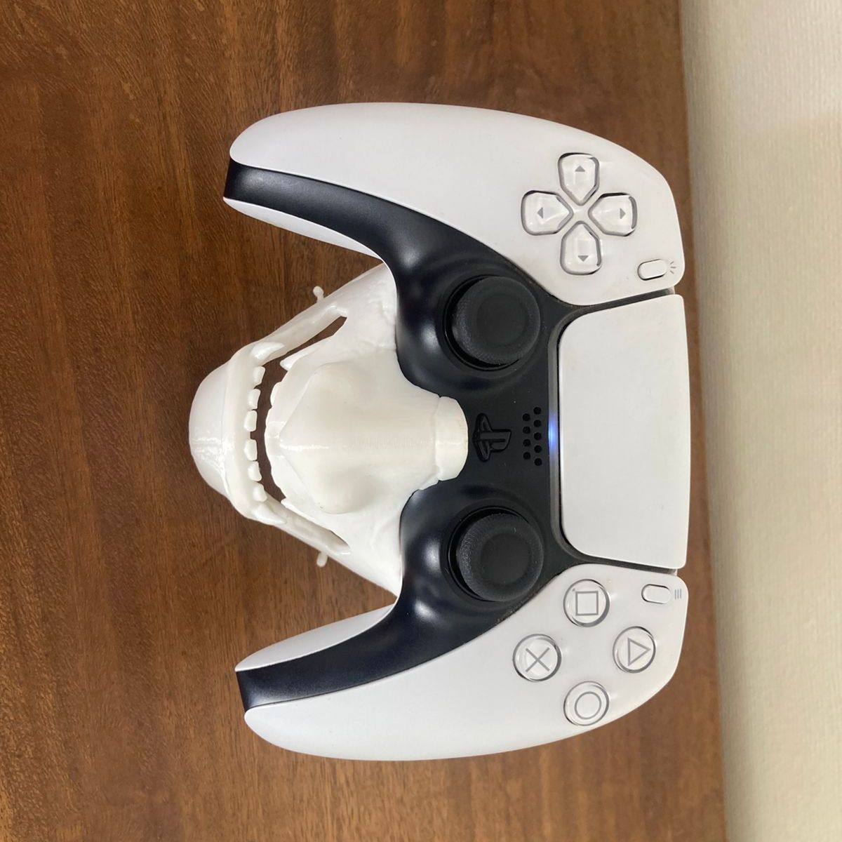 GENERICO - Soporte Gamer para Control PS5 - PS4 Diseño Calavera