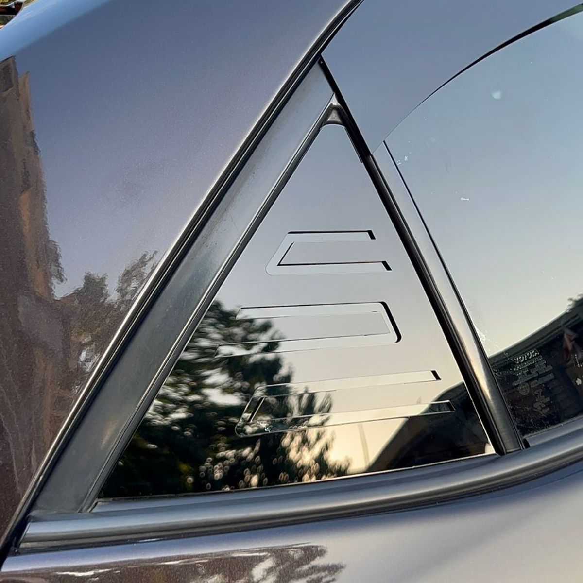 GENERICO - Cubre luneta de Acrílico 2mm plano Negro Brillante a Medida auto Toyota Corolla 2014 a 2019 2 piezas
