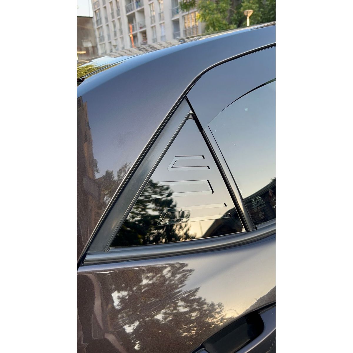 GENERICO - Cubre luneta de Acrílico 2mm plano Negro Brillante a Medida auto Toyota Corolla 2014 a 2019 2 piezas