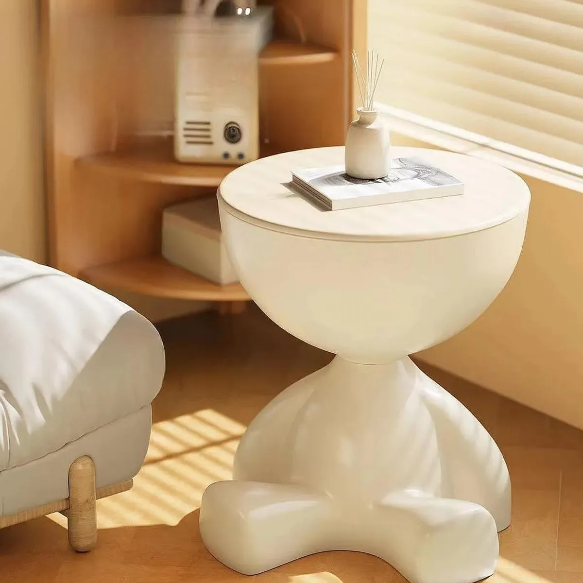 GENERICO - MESA DE ARRIMO EL GUARDIAR SENTADO ESCULTURAL BLANCO
