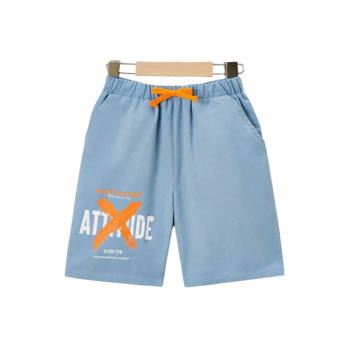 KIRAMA CLOTHING STORE - Shorts Infantiles con Estampado “ATTITUDE”  Celeste