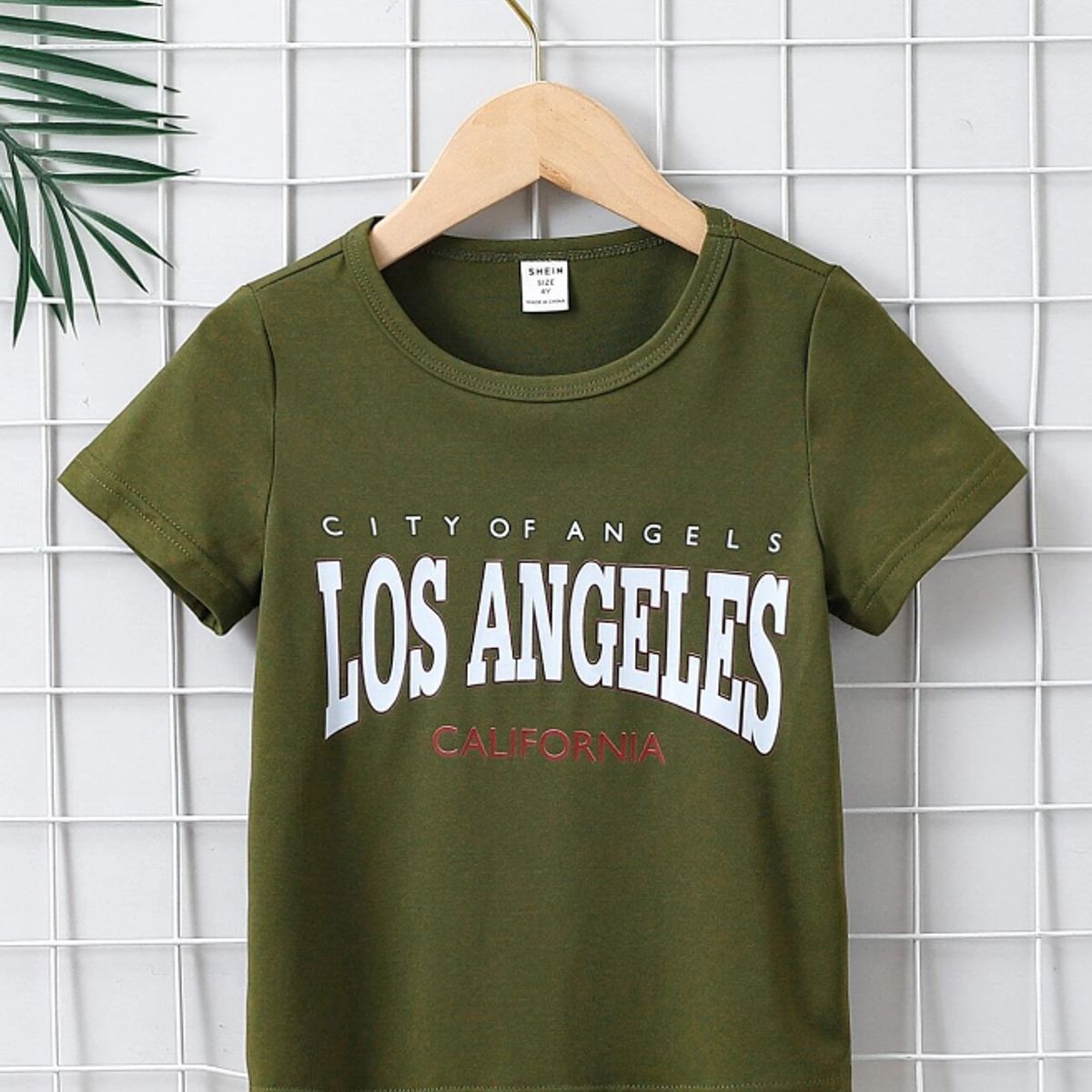 KIRAMA CLOTHING STORE - Camiseta Infantil “Los Angeles California”  Verde Militar