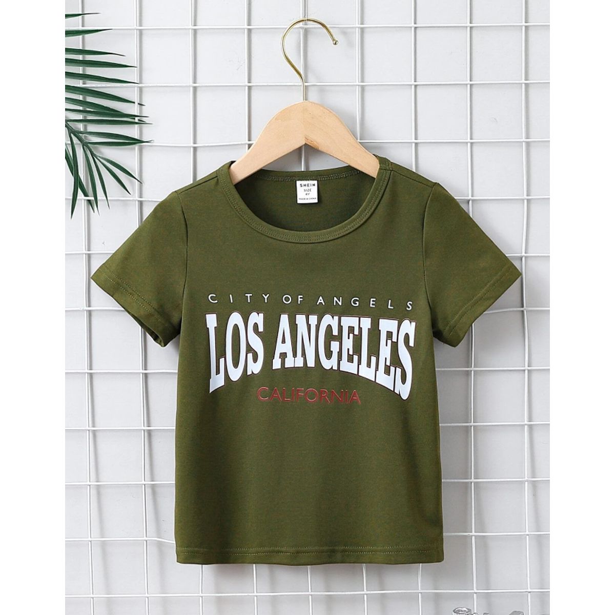 KIRAMA CLOTHING STORE - Camiseta Infantil “Los Angeles California”  Verde Militar