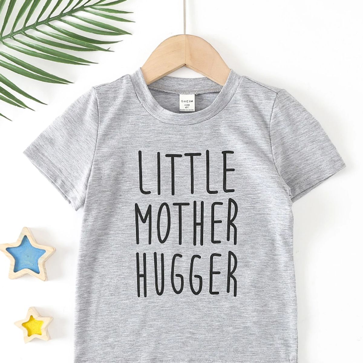 KIRAMA CLOTHING STORE - Camiseta Infantil “Little Mother Hugger”  Gris