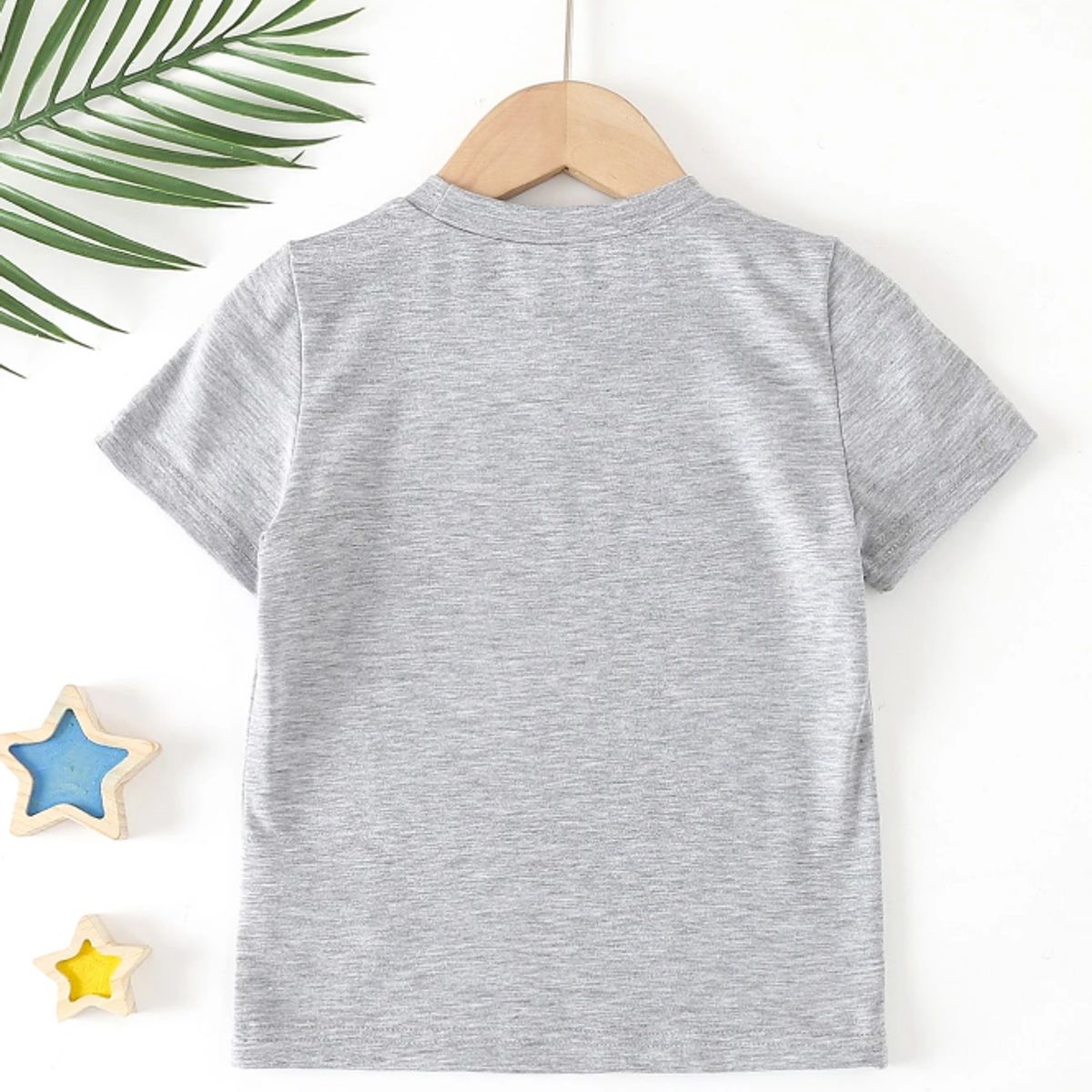 KIRAMA CLOTHING STORE - Camiseta Infantil “Little Mother Hugger”  Gris