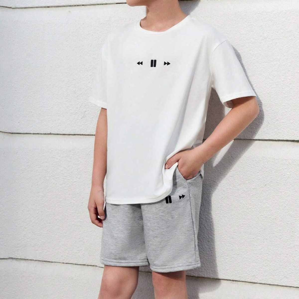 KIRAMA CLOTHING STORE - Set Infantil “Media Control”  Camiseta + Shorts Deportivos