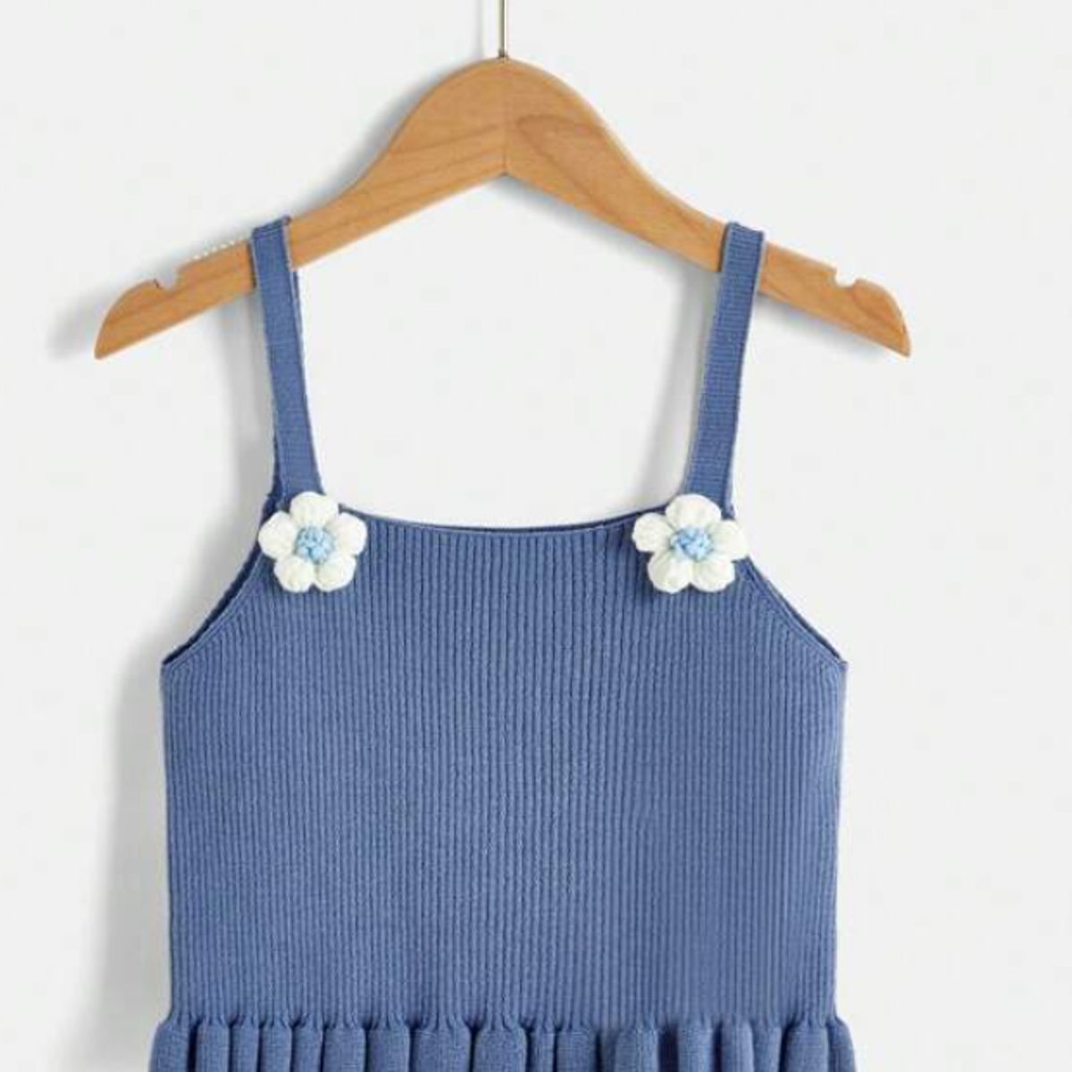 KIRAMA CLOTHING STORE - Top Niña de Punto Azul Sin Mangas con Flores y Vuelo