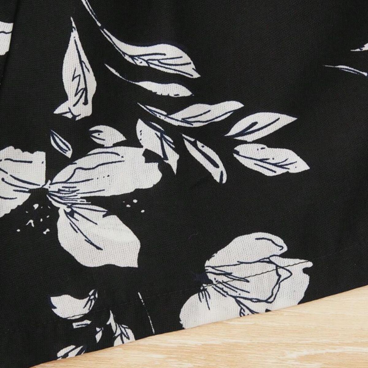 KIRAMA CLOTHING STORE - Shorts Niña Negros Estampado Floral Bohemio