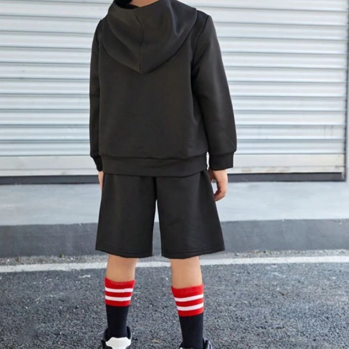 KIRAMA CLOTHING STORE - Conjunto deportivo niño sudadera con capucha y short negro