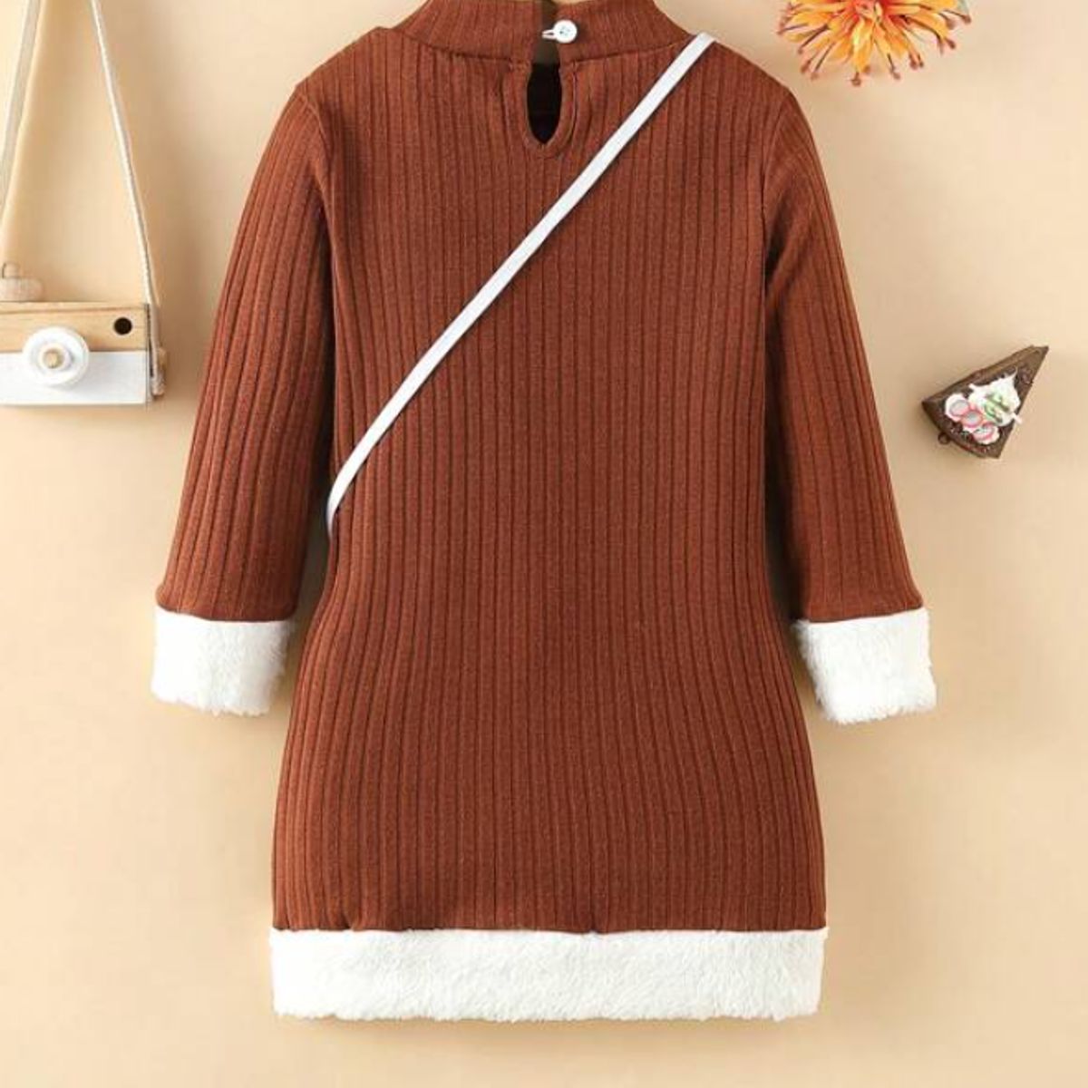 KIRAMA CLOTHING STORE - Vestido mini niña tejido marrón con detalles de pelito