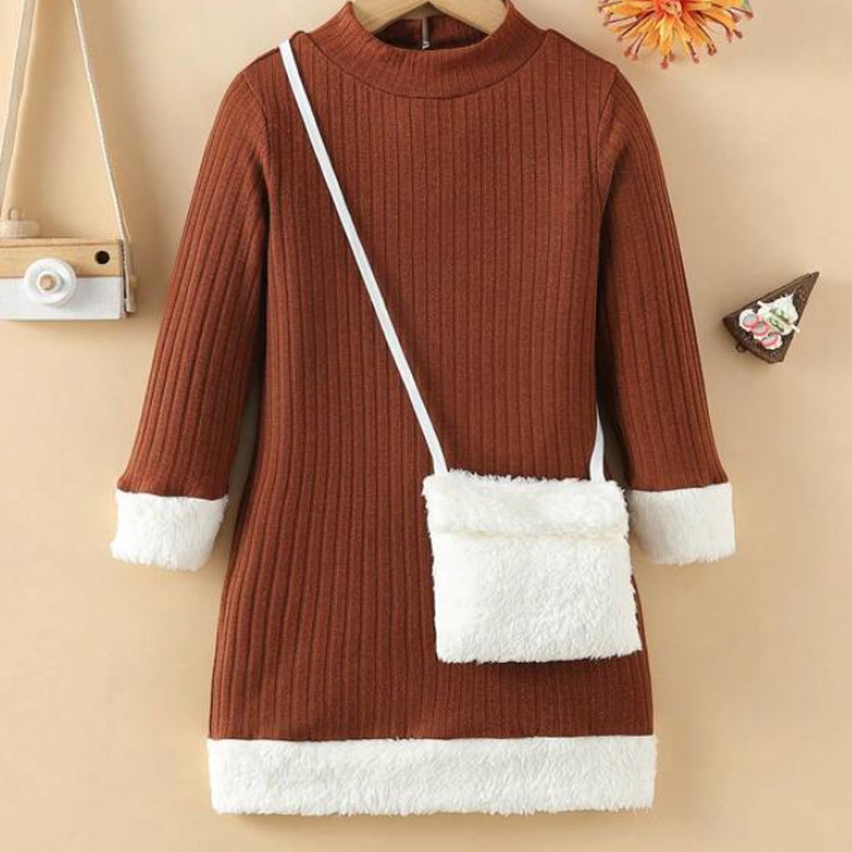KIRAMA CLOTHING STORE - Vestido mini niña tejido marrón con detalles de pelito