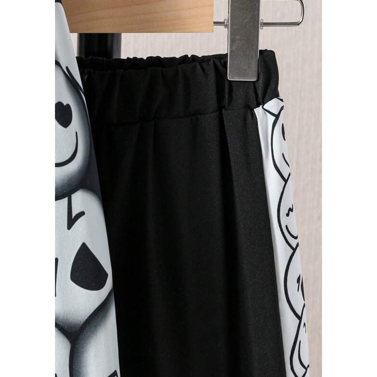 KIRAMA CLOTHING STORE - Conjunto niño sudadera y pantalón estampado dibujos blanco y negro