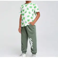 KIRAMA CLOTHING STORE - Conjunto niño polera manga corta y pantalón verde estampado ranas