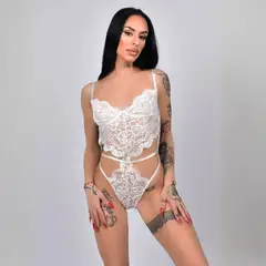 NOVY - Body de Encaje cuello Abierto color negro