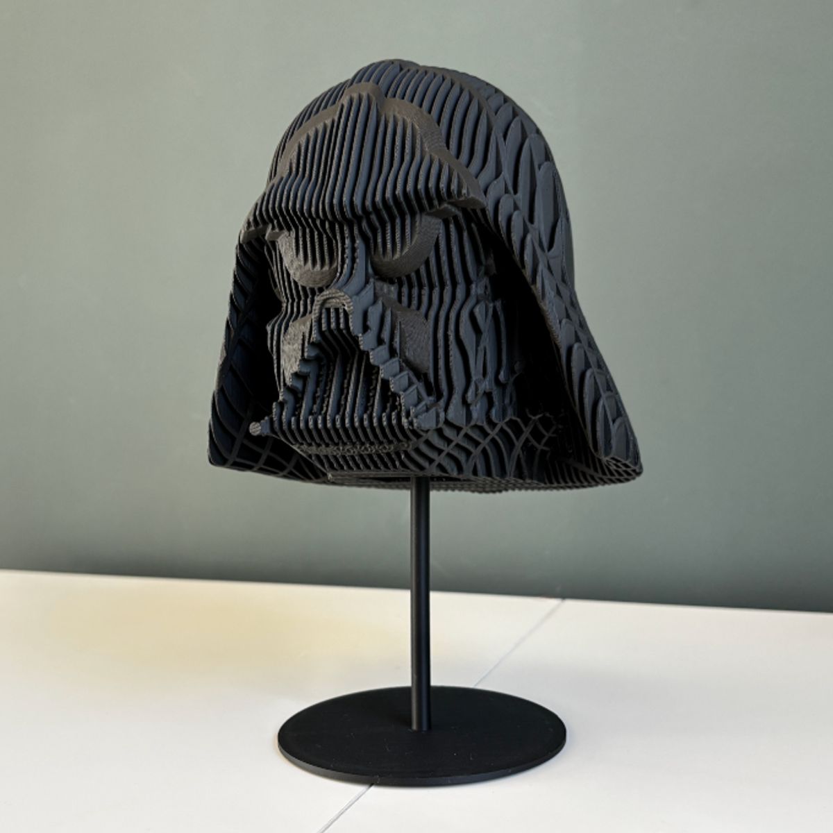 GENERICO - Casco Escultórico de Villano Oscuro