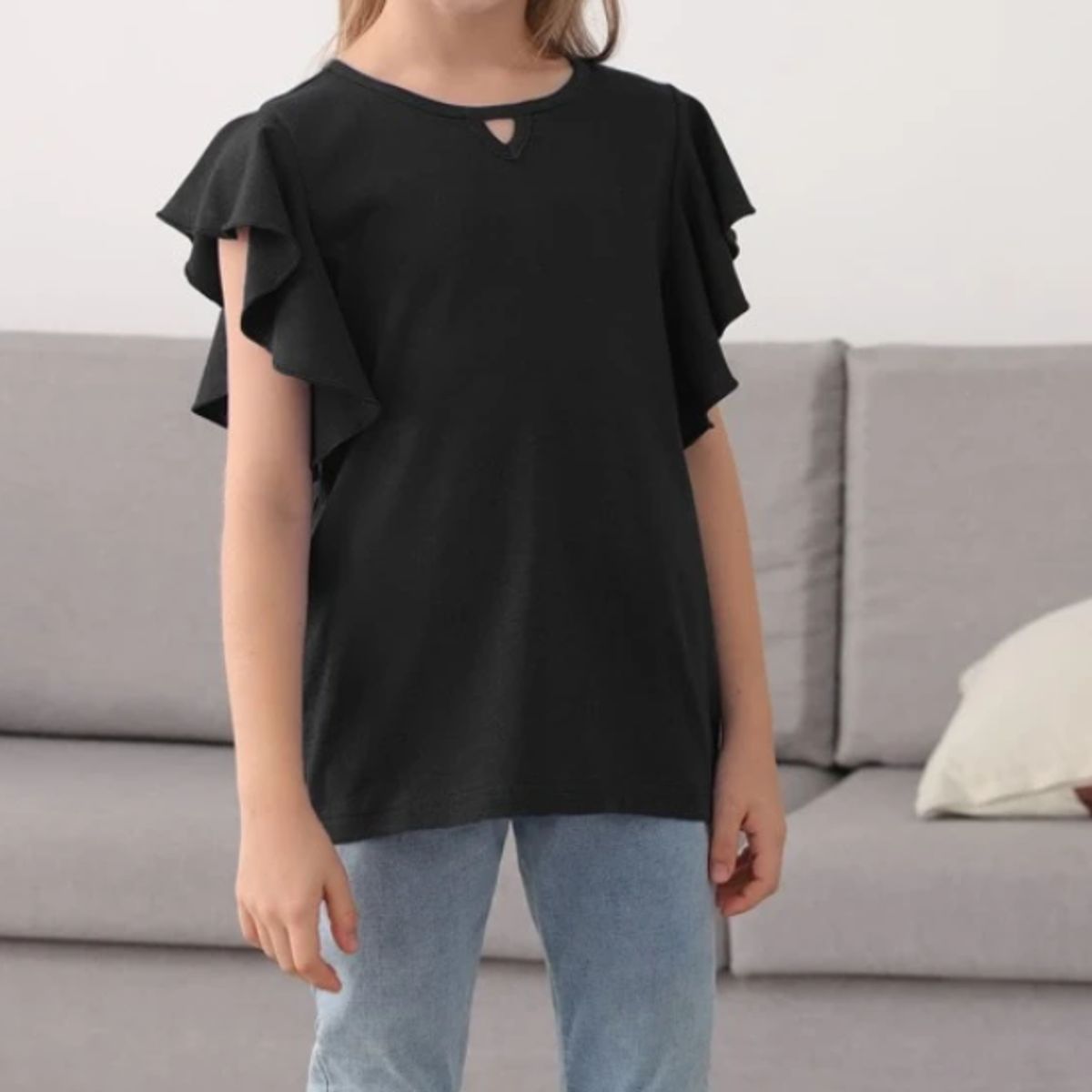 KIRAMA CLOTHING STORE - Blusa Infantil con Volantes y Detalle Cut-Out  Negra