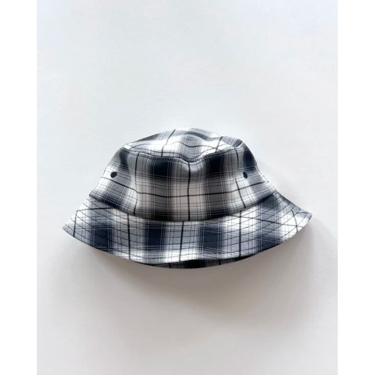 KIRAMA CLOTHING STORE - Sombrero Infantil Tipo Bucket a Cuadros  Blanco y Negro