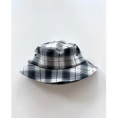KIRAMA CLOTHING STORE - Sombrero Infantil Tipo Bucket a Cuadros Blanco y Negro