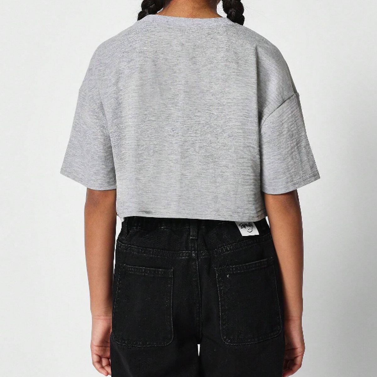 KIRAMA CLOTHING STORE - Camiseta Infantil Corta con Parche “SAMMY”  Gris