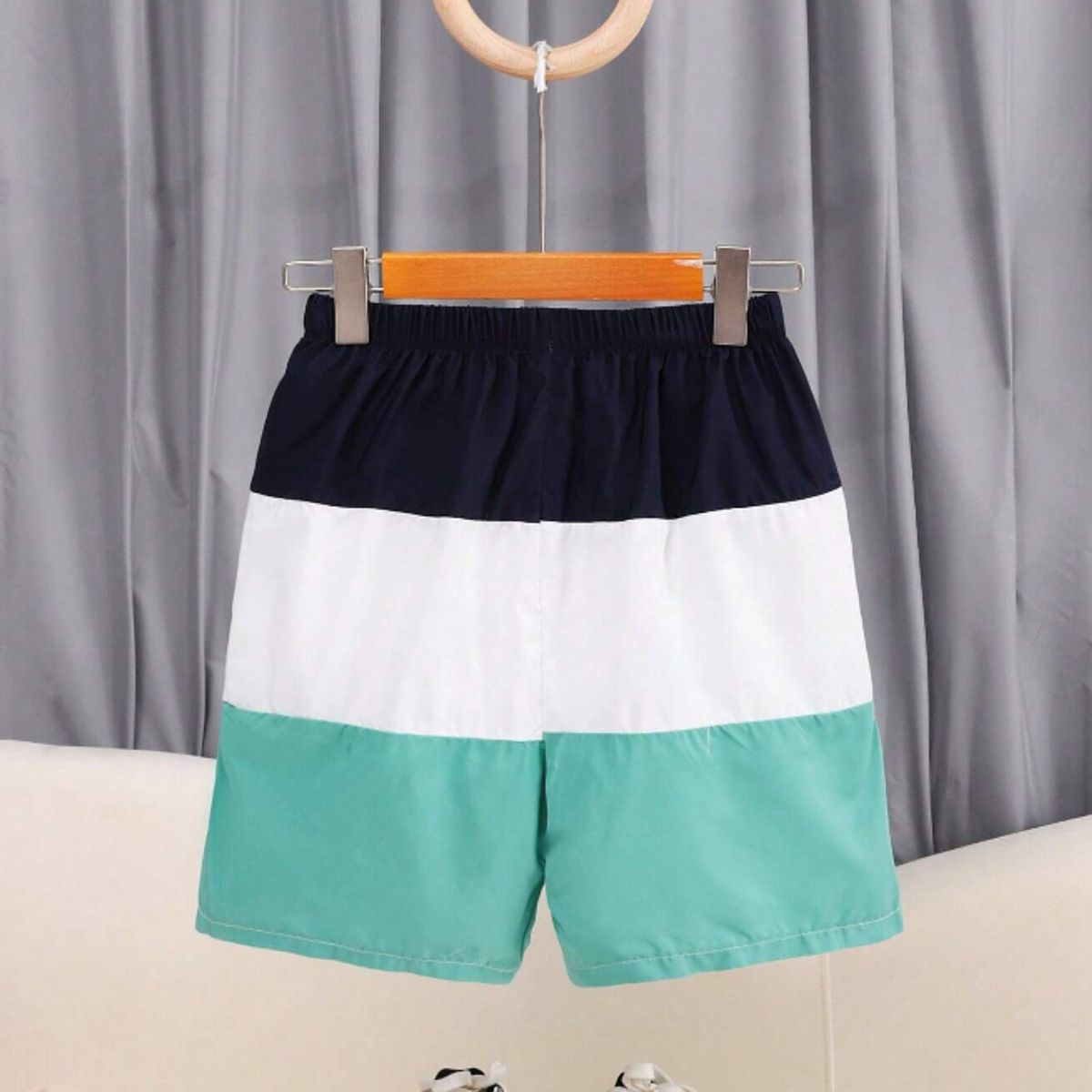 KIRAMA CLOTHING STORE - Short Infantil Deportivo Multicolor con Parche “SPORT”