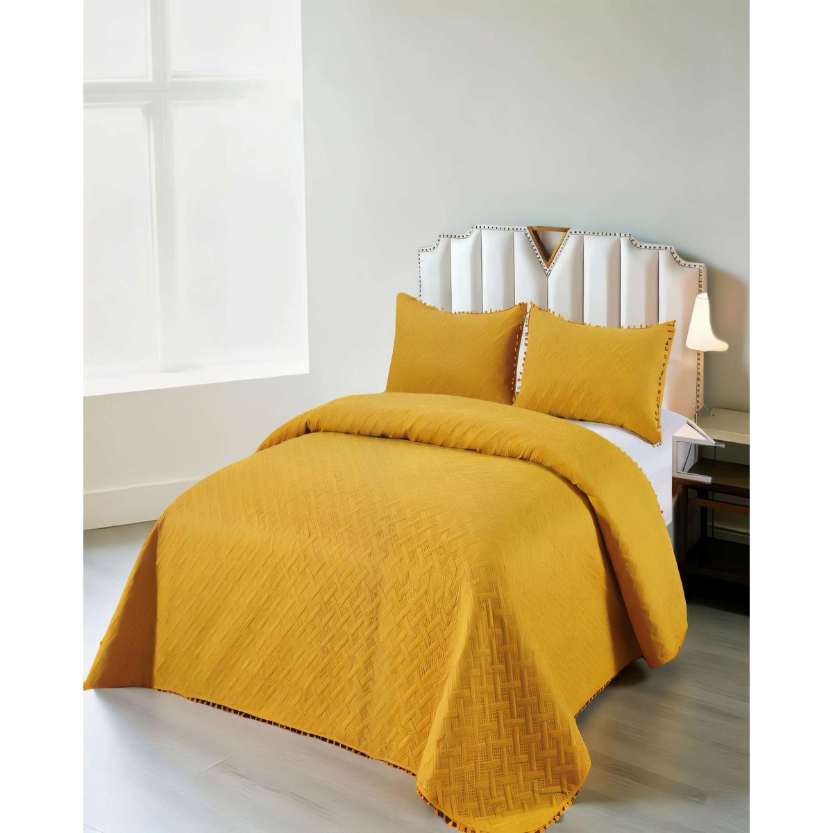 GENERICO - CUBRECAMA UNICOLOR CON POMPON PYM COLOR AMARILLO