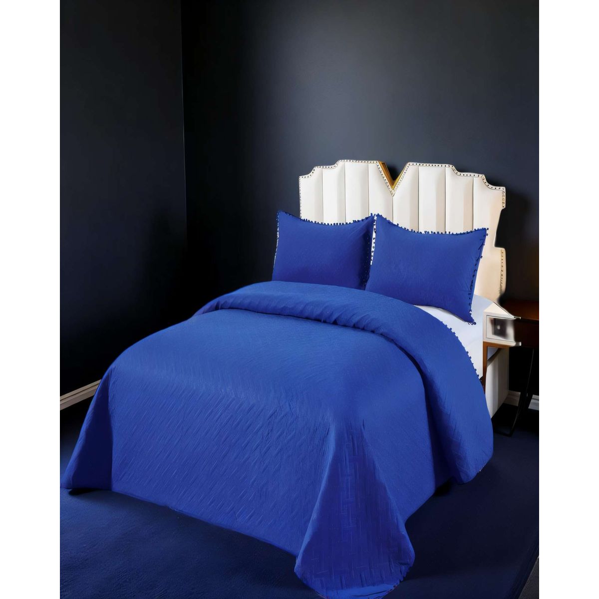 GENERICO - CUBRECAMA UNICOLOR CON POMPON 2P COLOR AZUL OSCURO