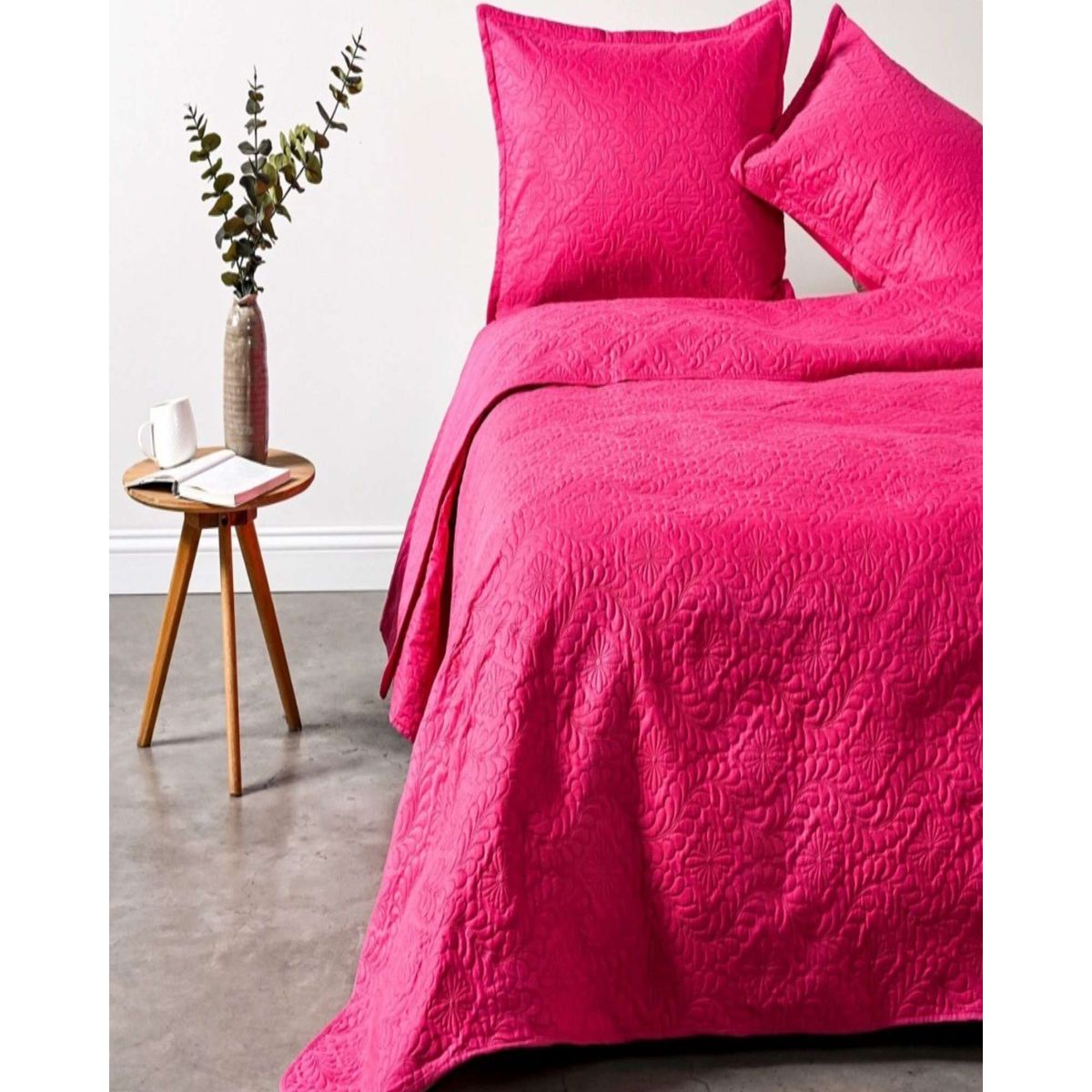 GENERICO - CUBRECAMA ELEGANTE  QUILT VERANO KING - SUPER KING 250 CM X 270 CM FUCSIA