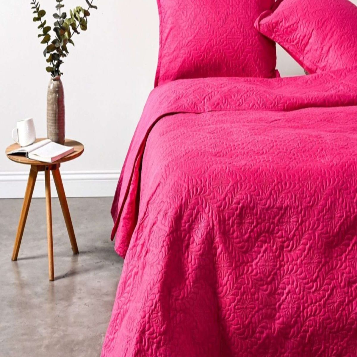 GENERICO - CUBRECAMA ELEGANTE  QUILT VERANO KING - SUPER KING 250 CM X 270 CM FUCSIA