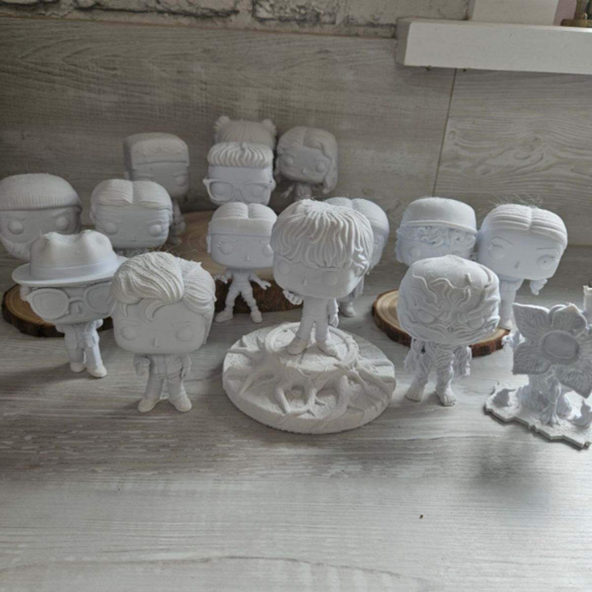 GENERICO - 16 figuras de ST - Set completo chibi