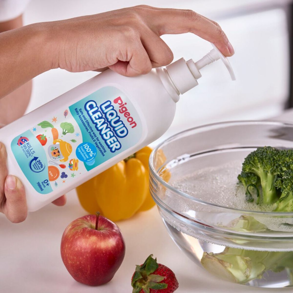 PIGEON - Limpiador Biberones Con Dosificador - 700 Ml