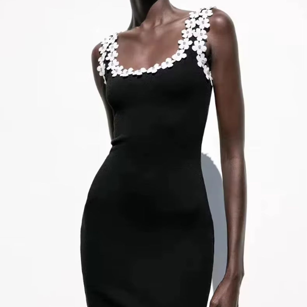 VELVET - Vestidos Cortos Florales Valenne Negro