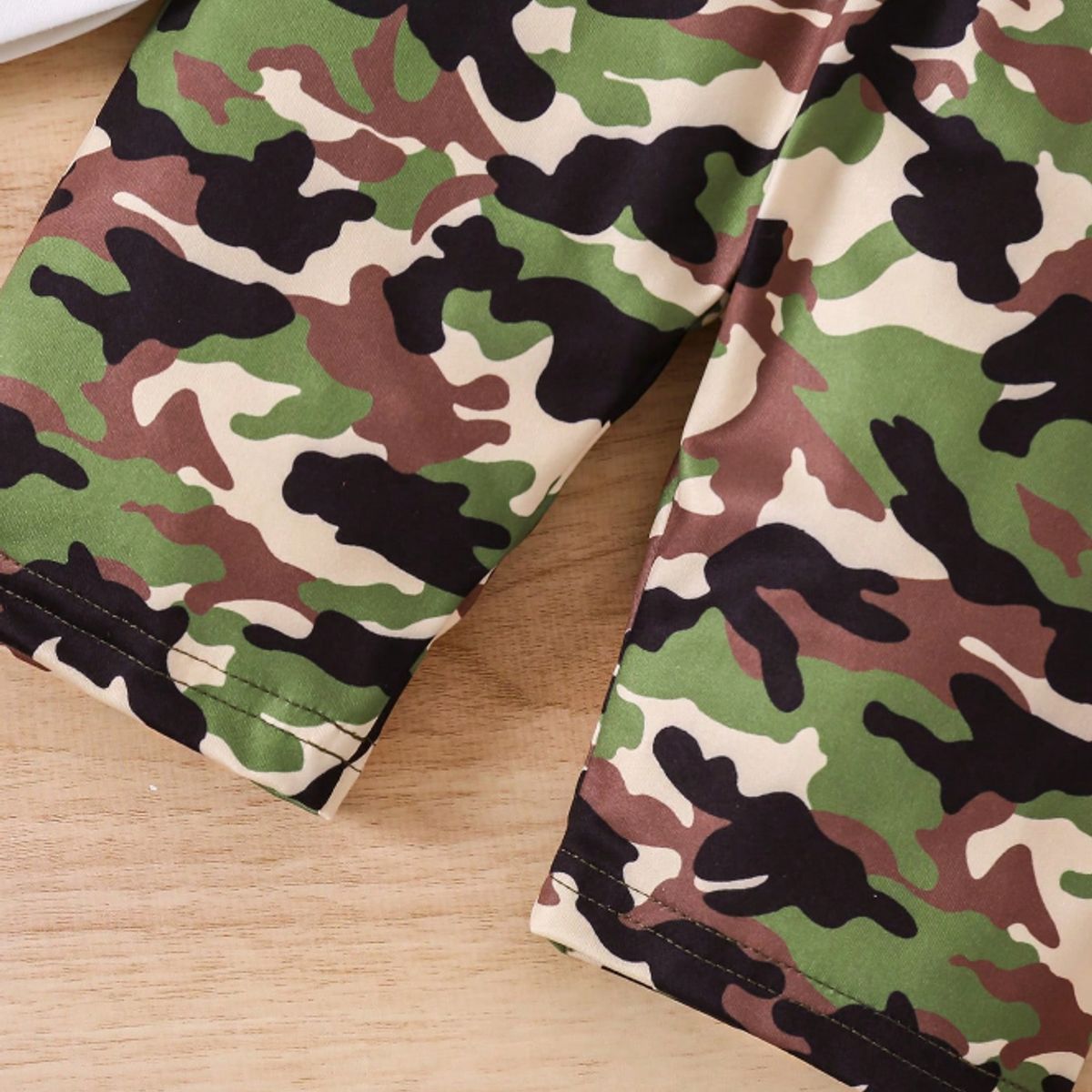 KIRAMA CLOTHING STORE - Conjunto Infantil Polera y Short Camuflaje “Beautiful Confident”  Multicolor