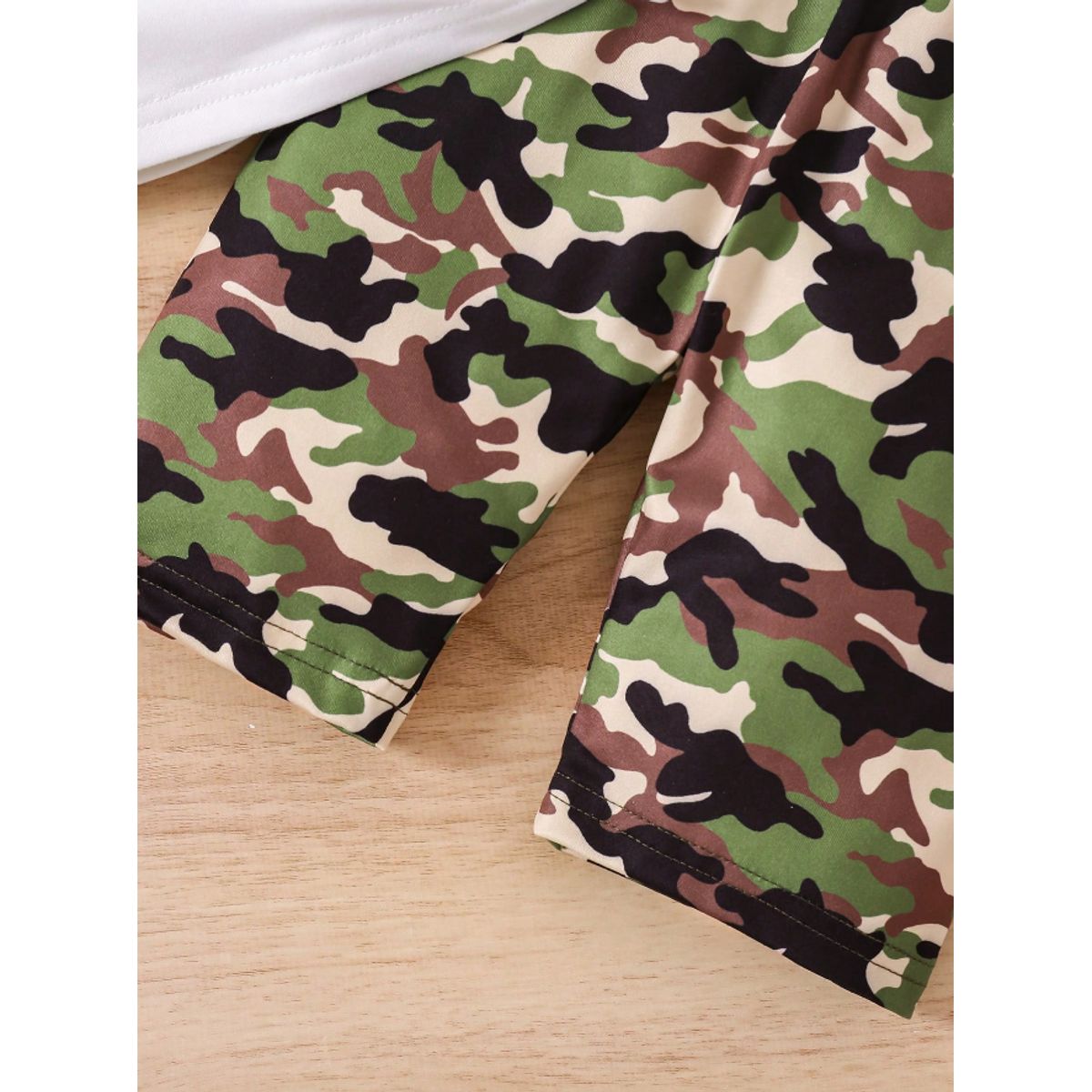 KIRAMA CLOTHING STORE - Conjunto Infantil Polera y Short Camuflaje “Beautiful Confident”  Multicolor