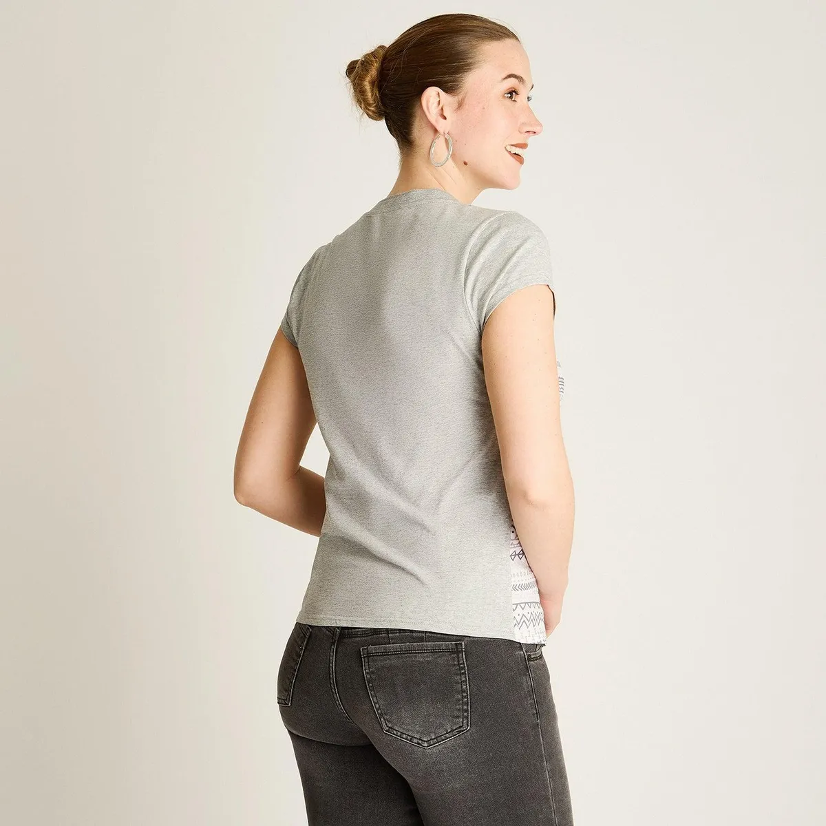 LORENZO DI PONTTI - Polera Gris Mix Fabric con Print Frontal y Cuello con Lurex