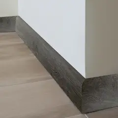 DOER - Guardapolvo PVC 24mt x 6cm 12mm Gris biselado