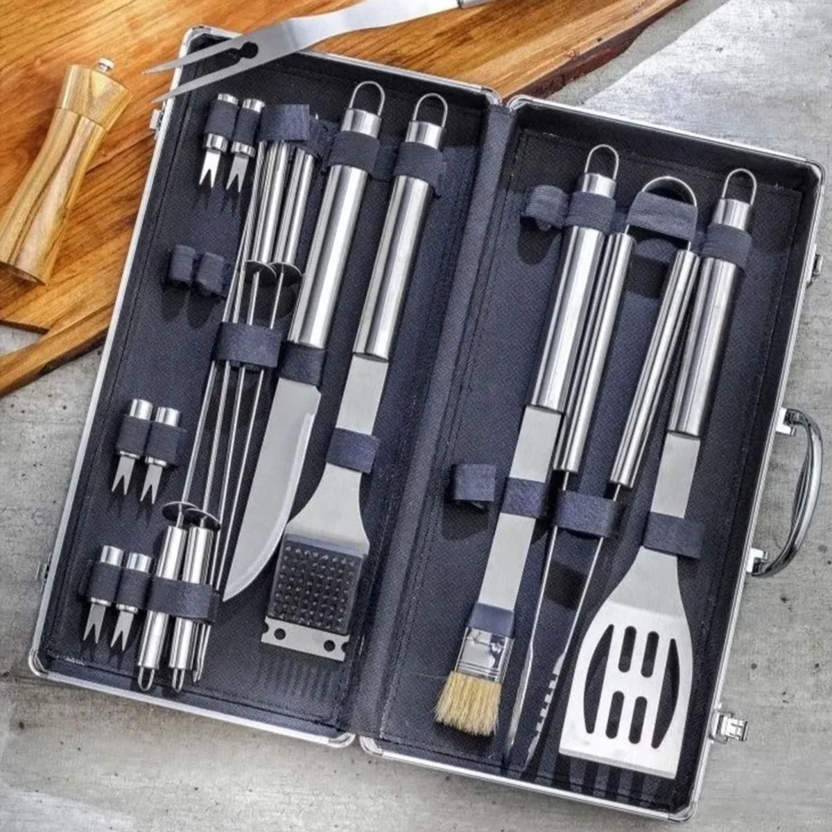 MOVI - Maleta de Lujo con Set Parrillero 18 Piezas de Acero Inoxidable