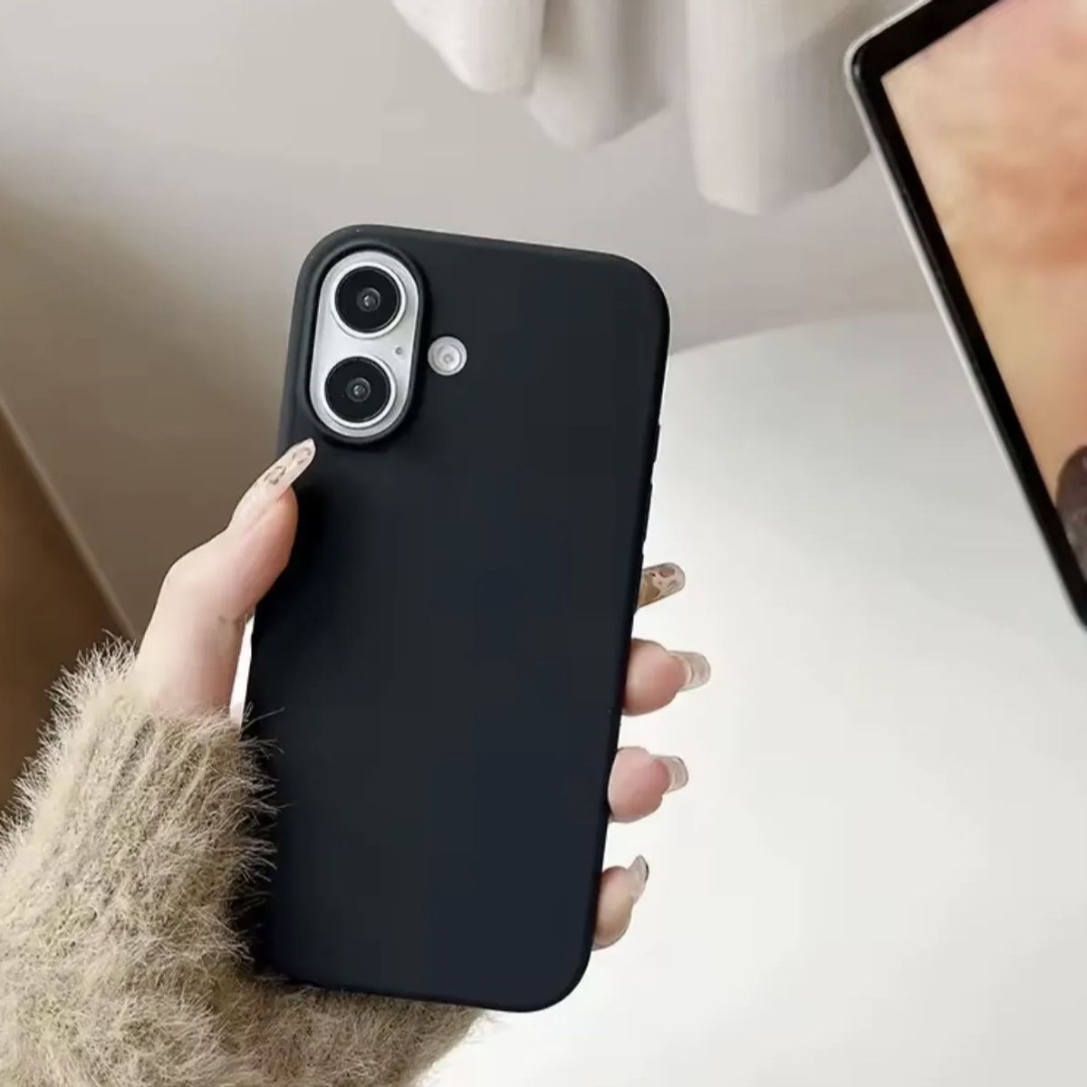 GENERICO - Carcasa De Silicona Soft Para iPhone 17 Normal - Negro