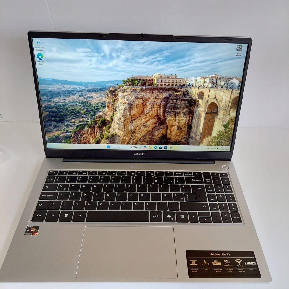 ACER - Notebook Acer 15 CPU Ryzen 7 5700U 16 GB Ram 512 GB Disco Tapa Rayada (Estético)