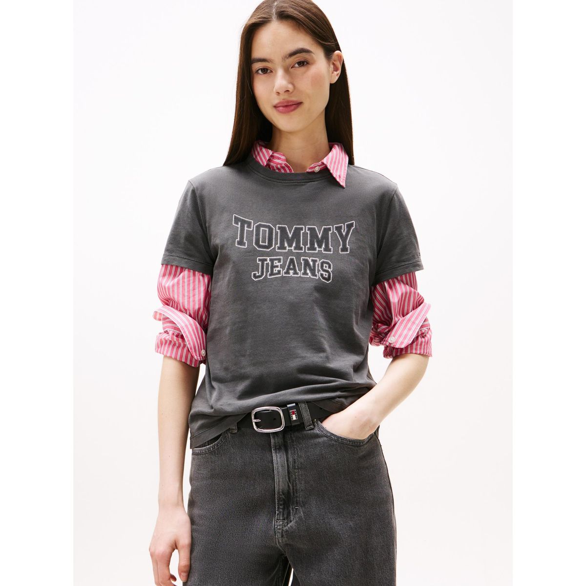 TOMMY HILFIGER - Polera Regular Fit Logo Varsity Gris Tommy Jeans