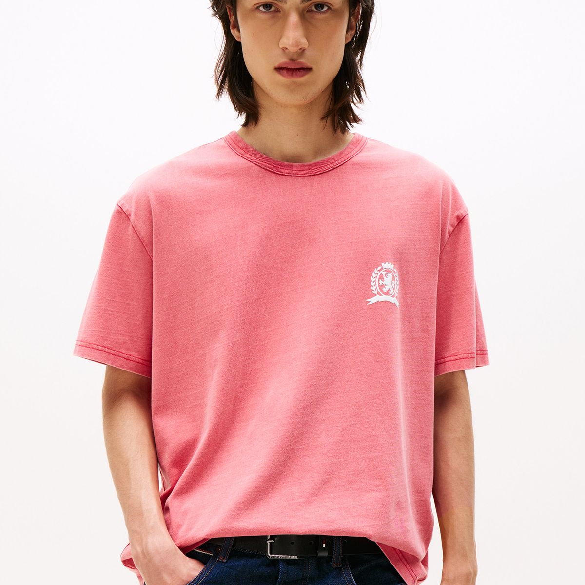 TOMMY HILFIGER - Polera Relaxed  Fit Crest Logo Rosado Tommy Jeans