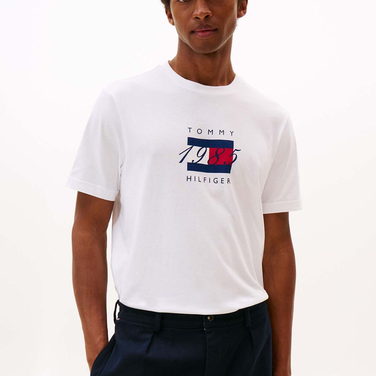 TOMMY HILFIGER - Polera Con Logo Flag Gráfico Blanco Tommy Hilfiger
