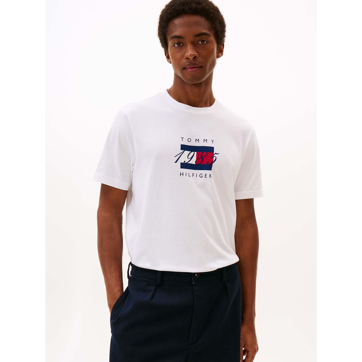 TOMMY HILFIGER - Polera Con Logo Flag Gráfico Blanco Tommy Hilfiger