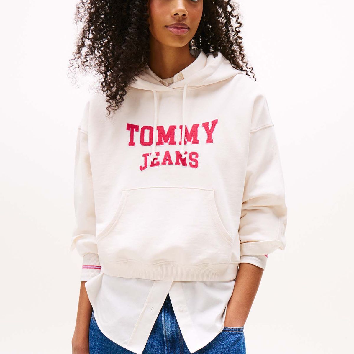 TOMMY HILFIGER - Polerón Hoodie Crop Relaxed Con Logo Blanco Tommy Jeans